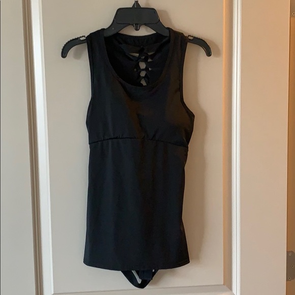Black tank top with tie up detailing on back - Picture 2 of 2